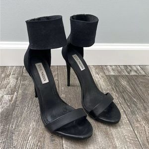 Black steve madden heels with stretchy strap